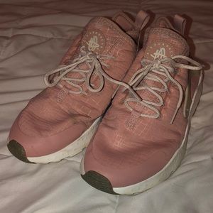 nike huarache rose gold womens